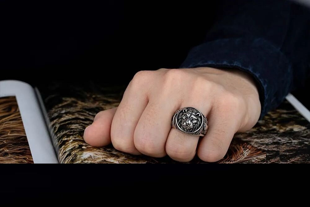 Oxidized Lion Head Round Silver Ring