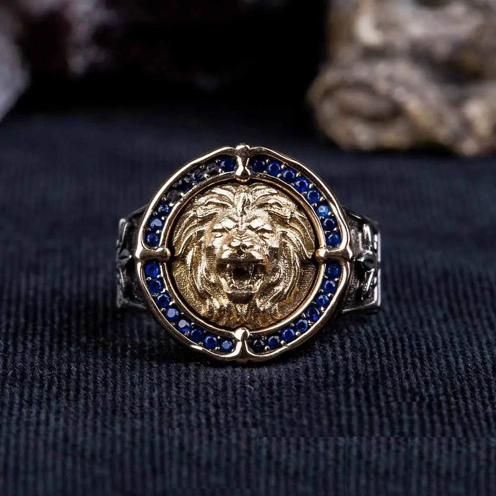 Roaring Lion Head Blue Zircon Detailed Silver Ring