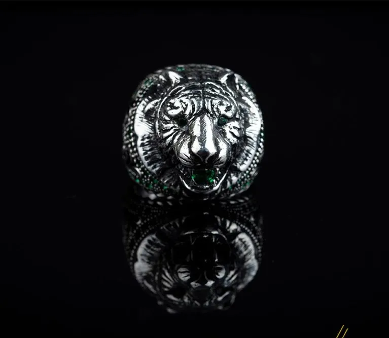 Lion Head Green Zircon Pieces Exclusive Silver Ring
