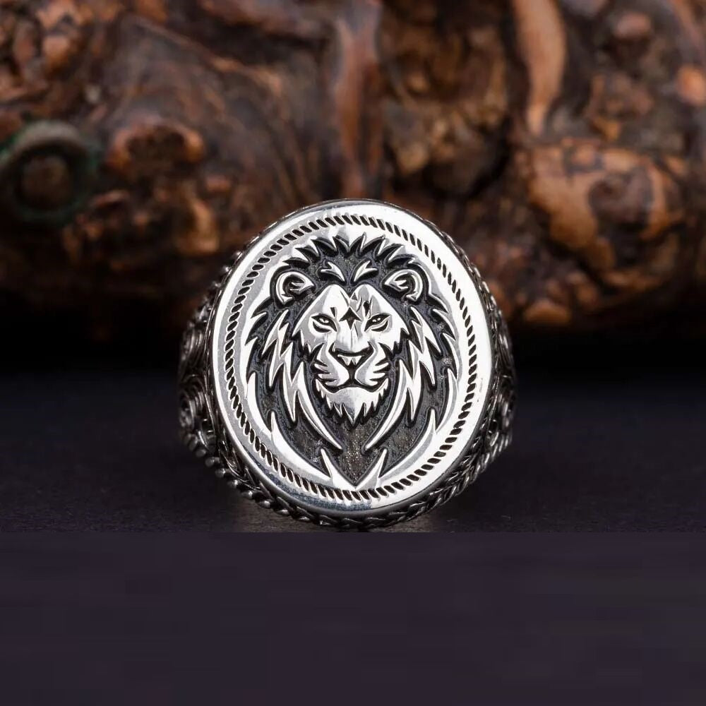 Stoneless Design Silver Men Ring With Lion Figure