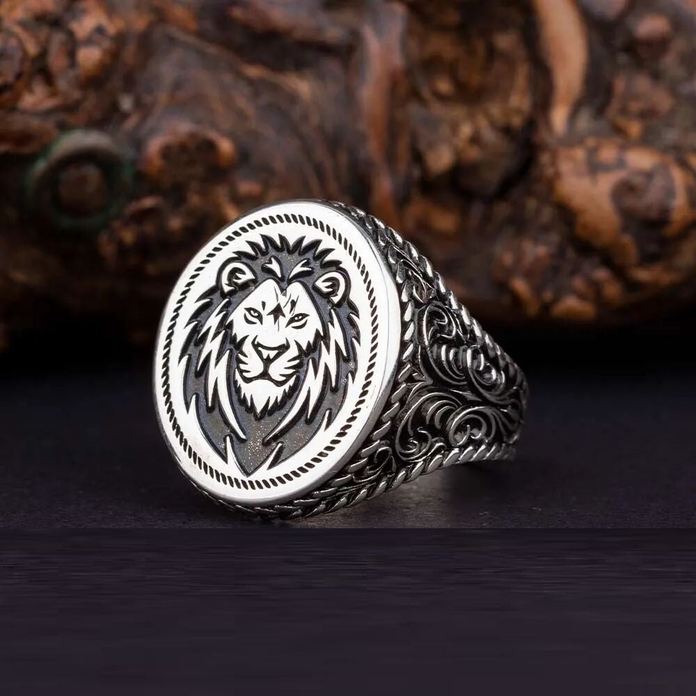 Stoneless Design Silver Men Ring With Lion Figure