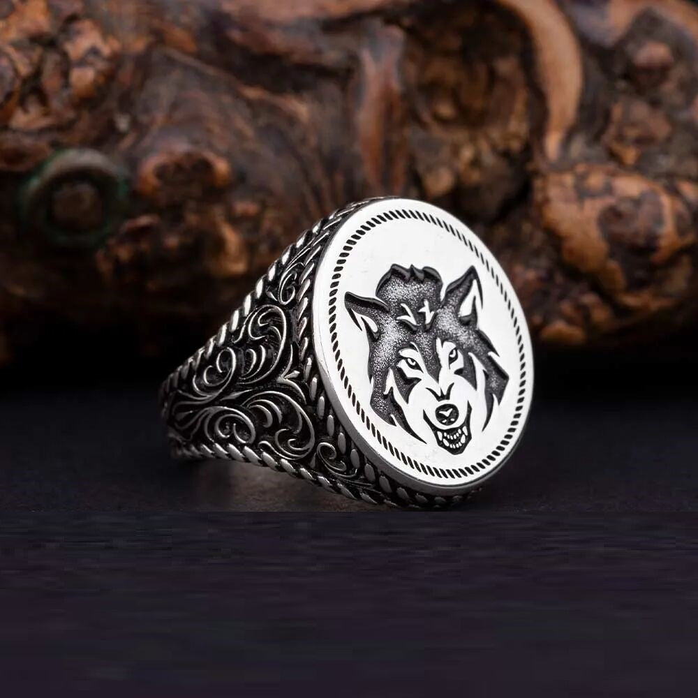Stoneless Design Silver Men Ring With Wolf Figure