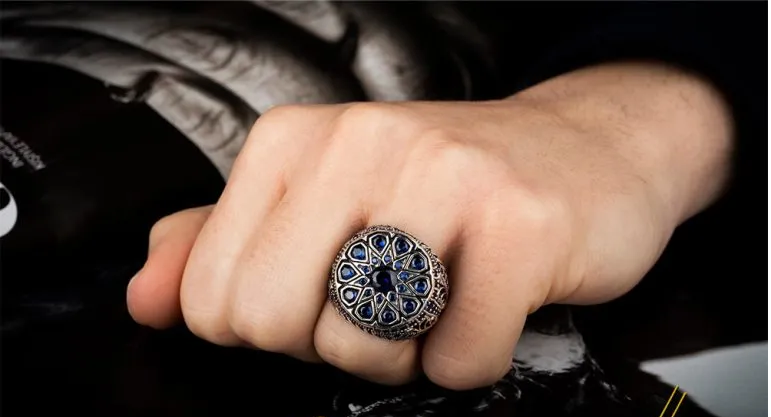 Round Blue Zircon Pieces Exclusive Silver Ring