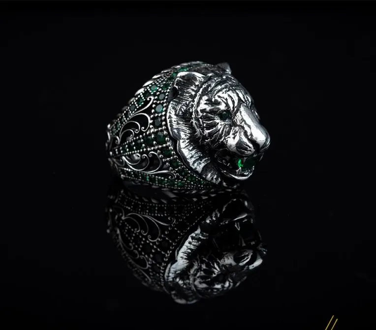 Lion Head Green Zircon Pieces Exclusive Silver Ring