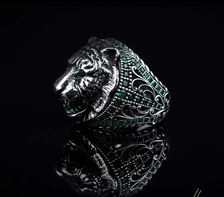 Lion Head Green Zircon Pieces Exclusive Silver Ring