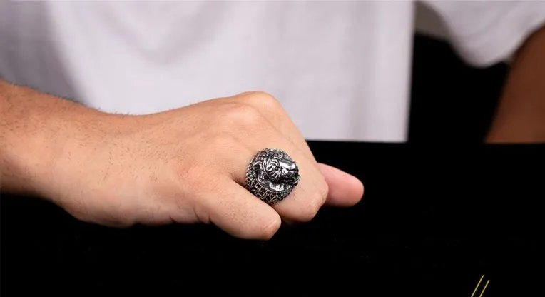Lion Head Green Zircon Pieces Exclusive Silver Ring