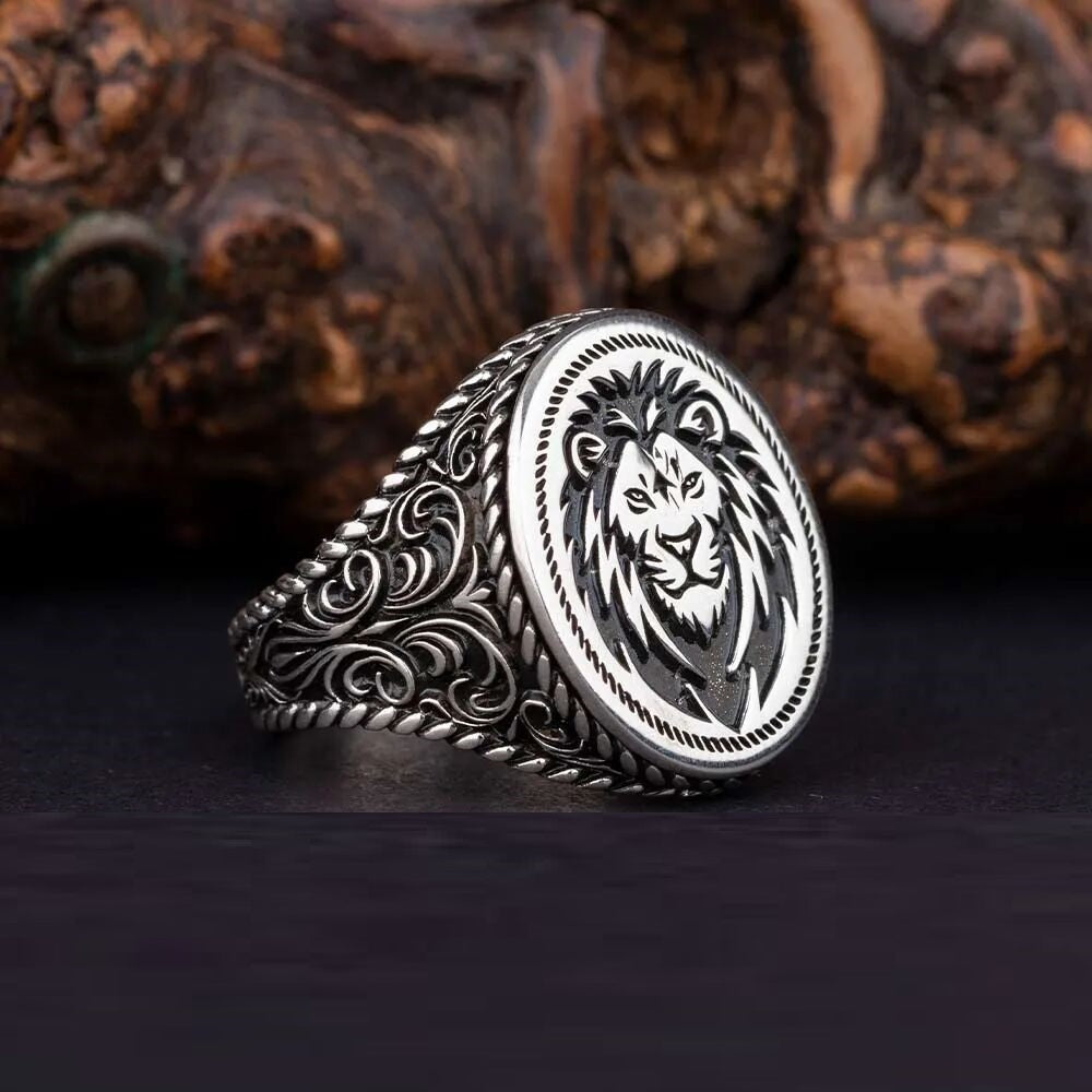 Stoneless Design Silver Men Ring With Lion Figure