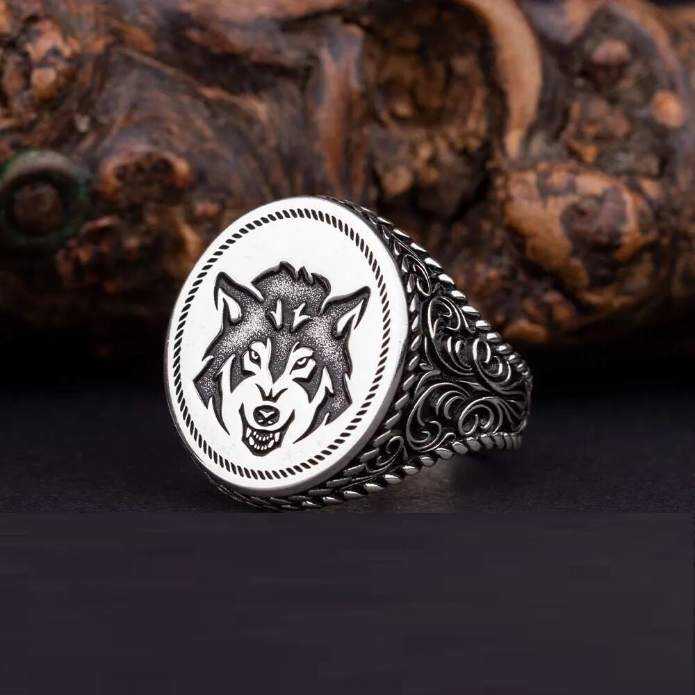Stoneless Design Silver Men Ring With Wolf Figure