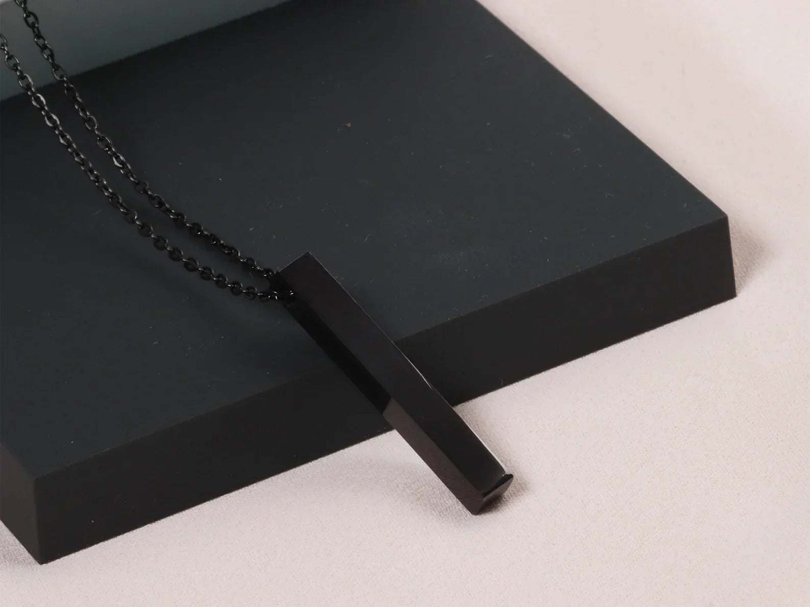 Giles Black Chain